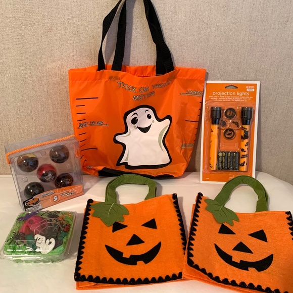 Halloween Flashlights & Fun Party Accessories - Picture 2 of 15